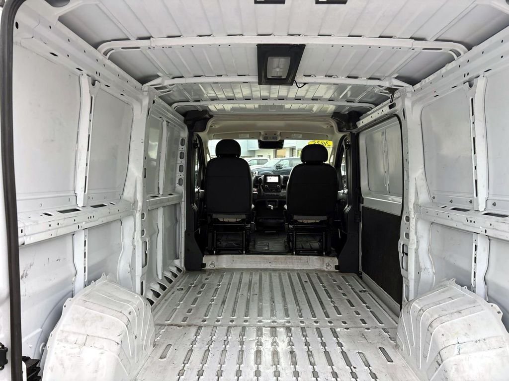 Used 2025 White Ram  image 11