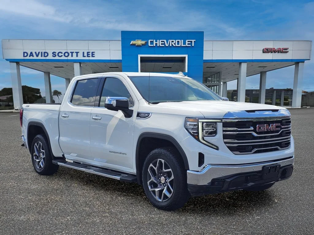 Used 2025 Summit White GMC SLT image 5