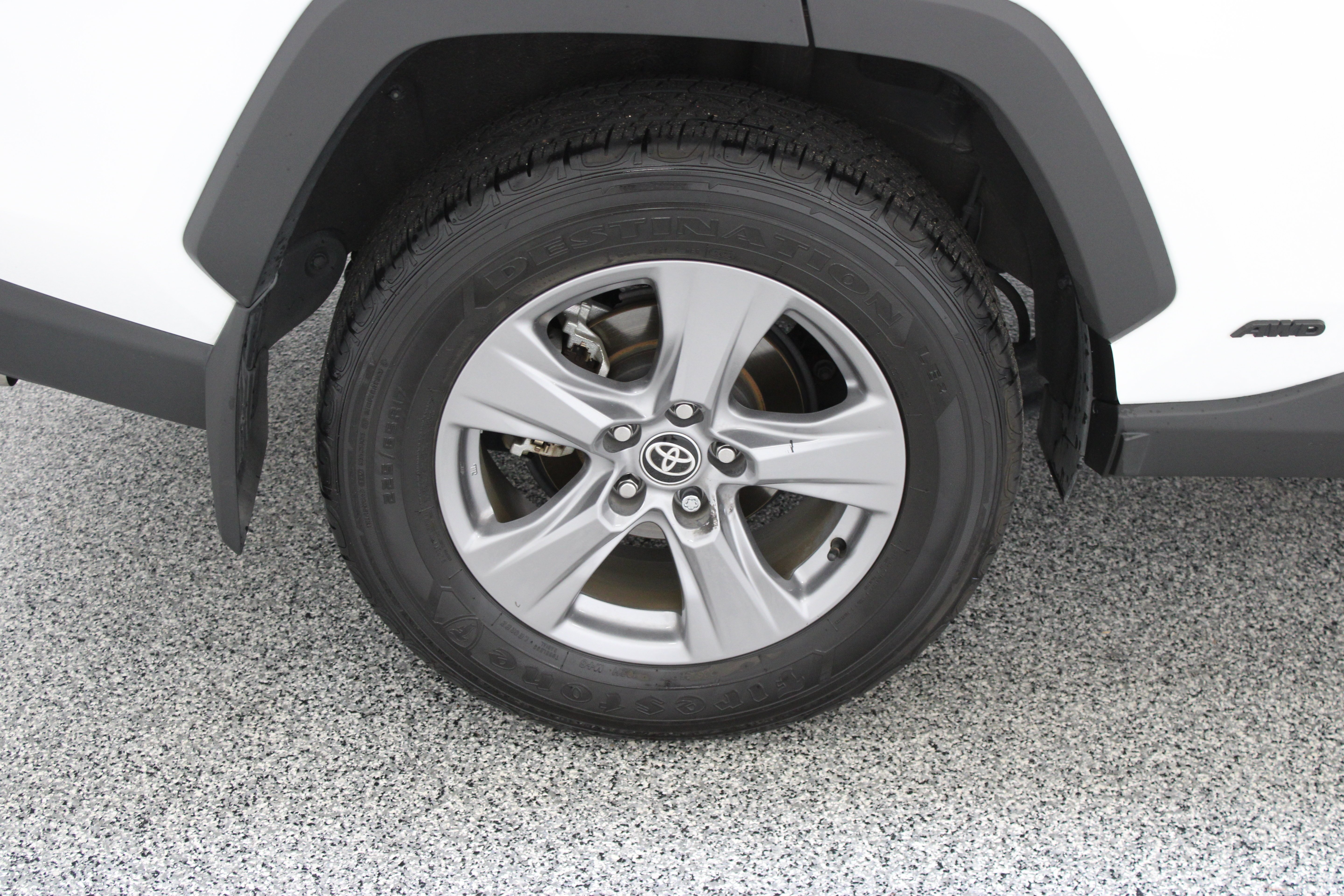 Used 2024 Ice Cap Toyota Hybrid XLE 2.5L image 6