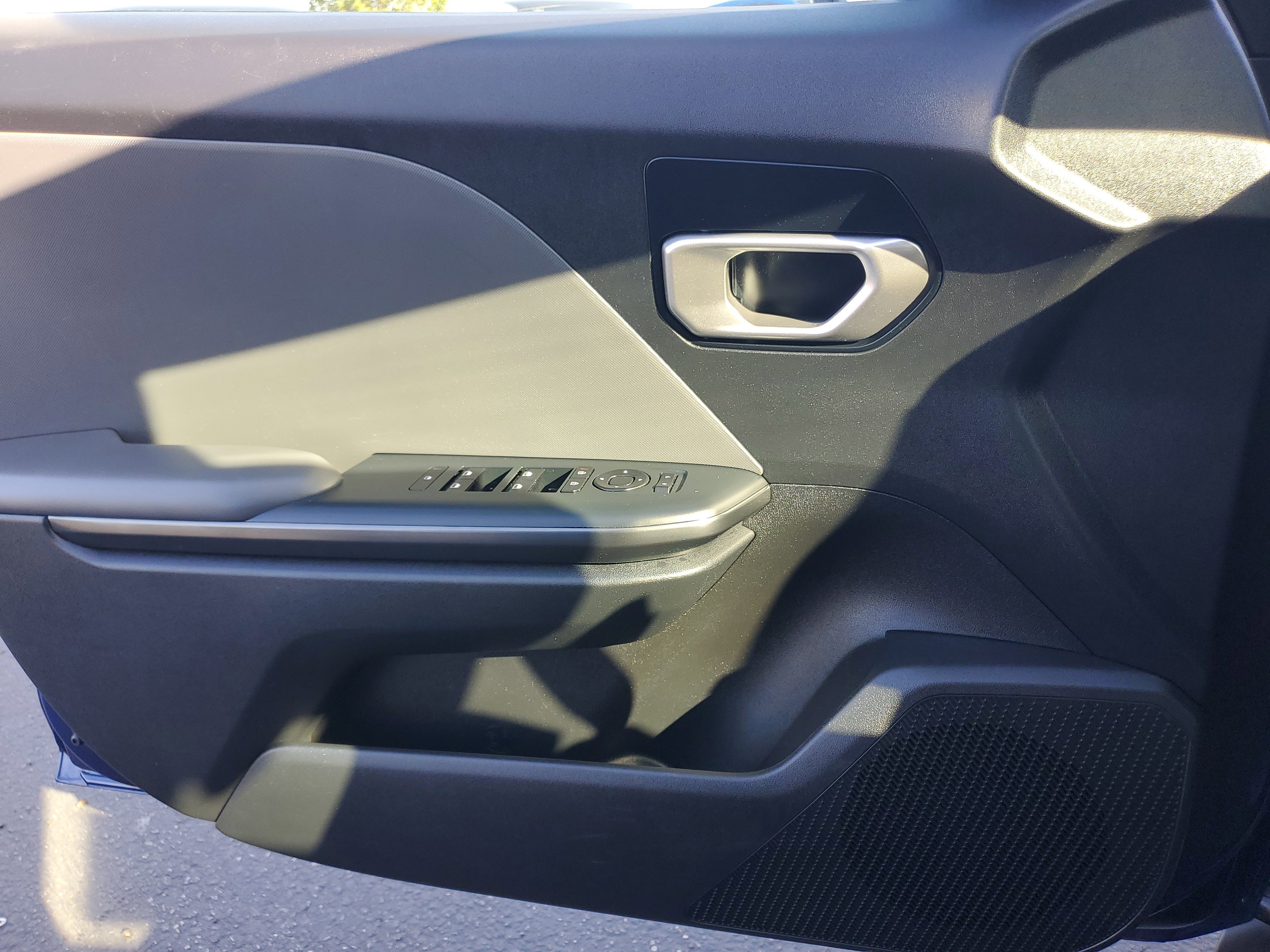 Used 2025 Blue Kia LXS image 24