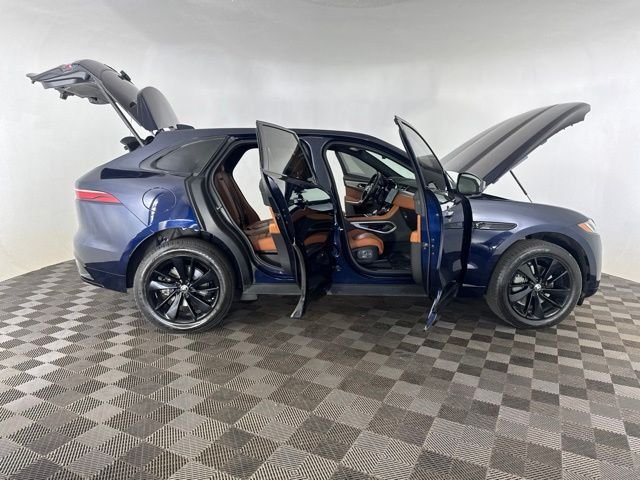 Used 2025  Jaguar P250 R-Dynamic S image 13