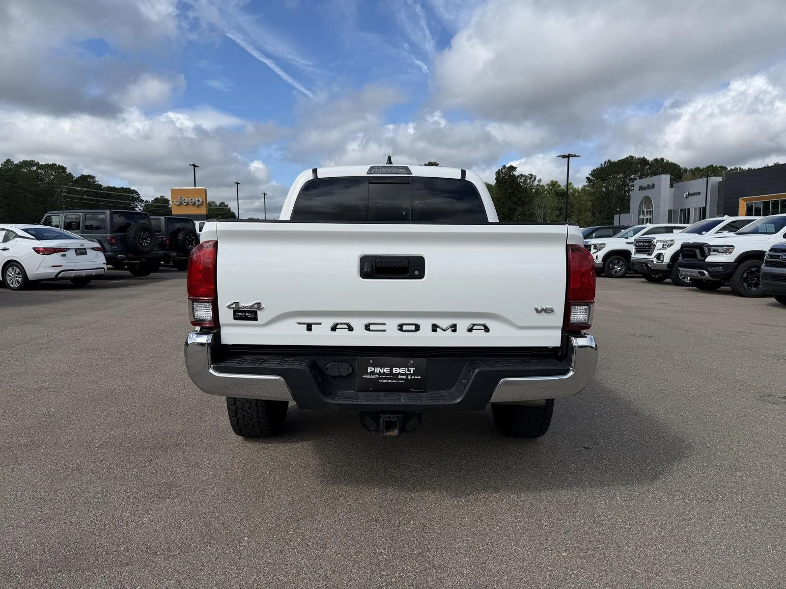 Used 2022 White Toyota SR5 V6 image 5