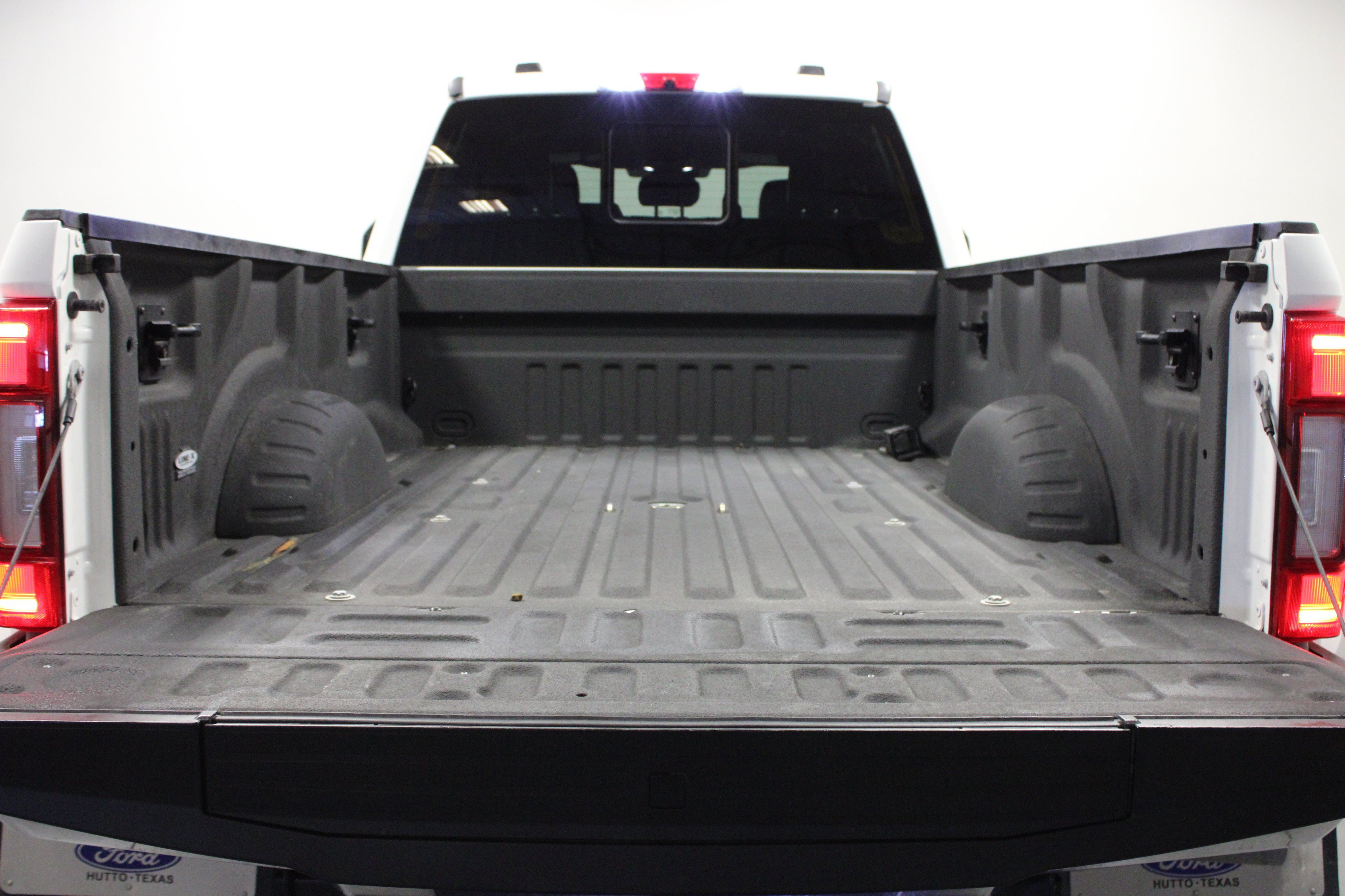 Used 2022 White Metallic Ford Lariat image 14