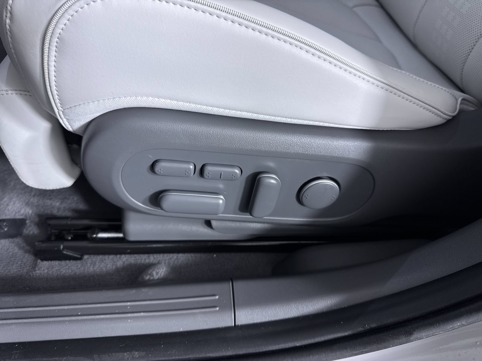 Certified Used 2024 Cyber Gray Hyundai Limited image 12