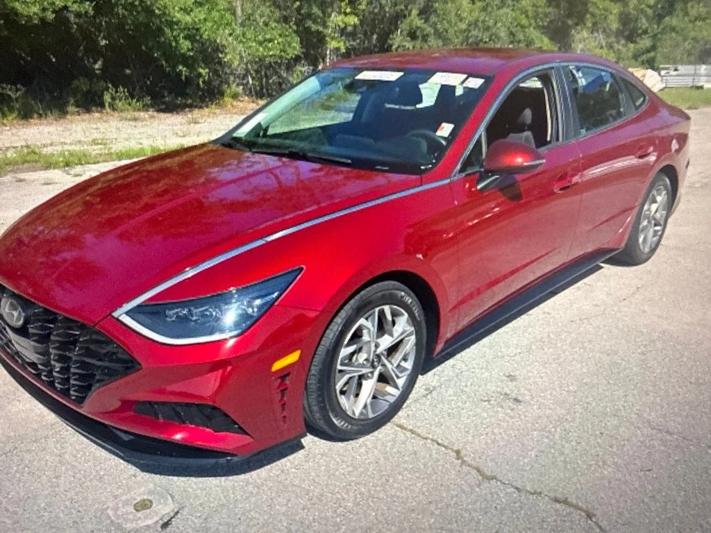 Used 2023 Red Hyundai SEL image 3