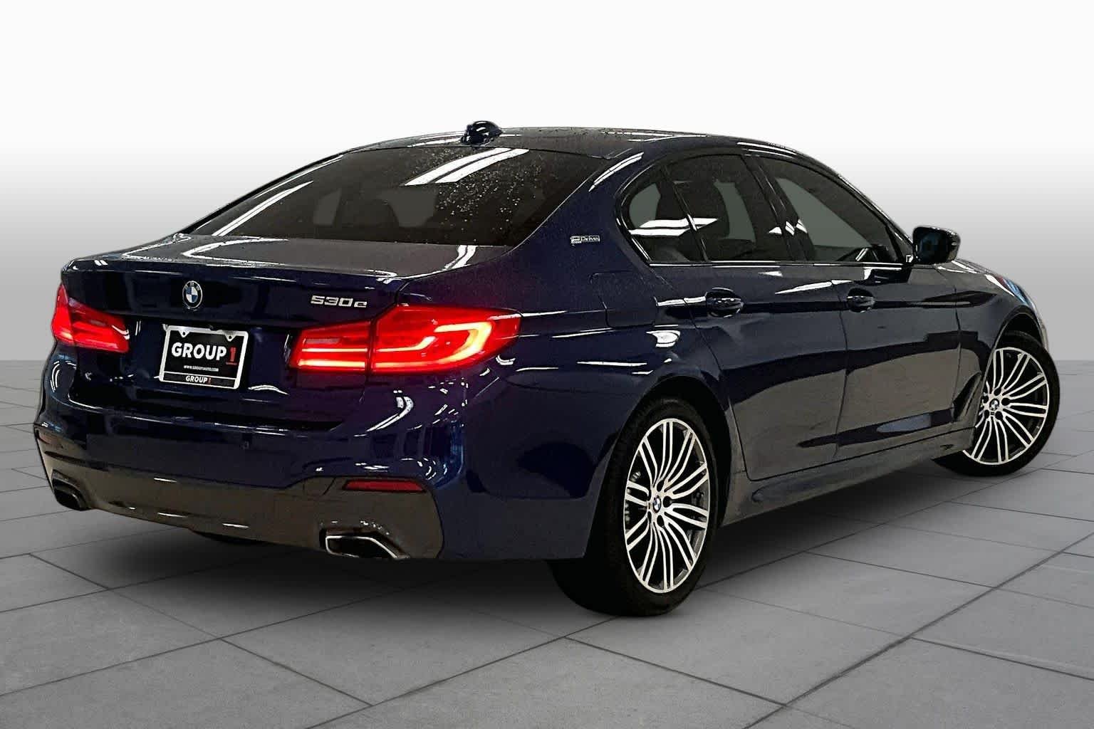 Used 2019 Mediterranean Blue Metallic BMW 530e iPerformance image 11