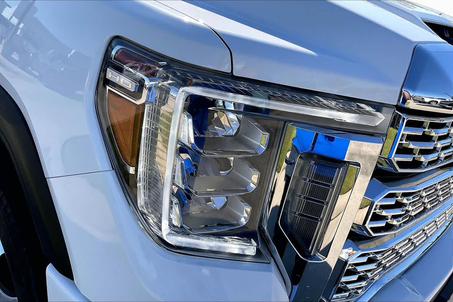 Used 2021 Summit White GMC Denali image 27