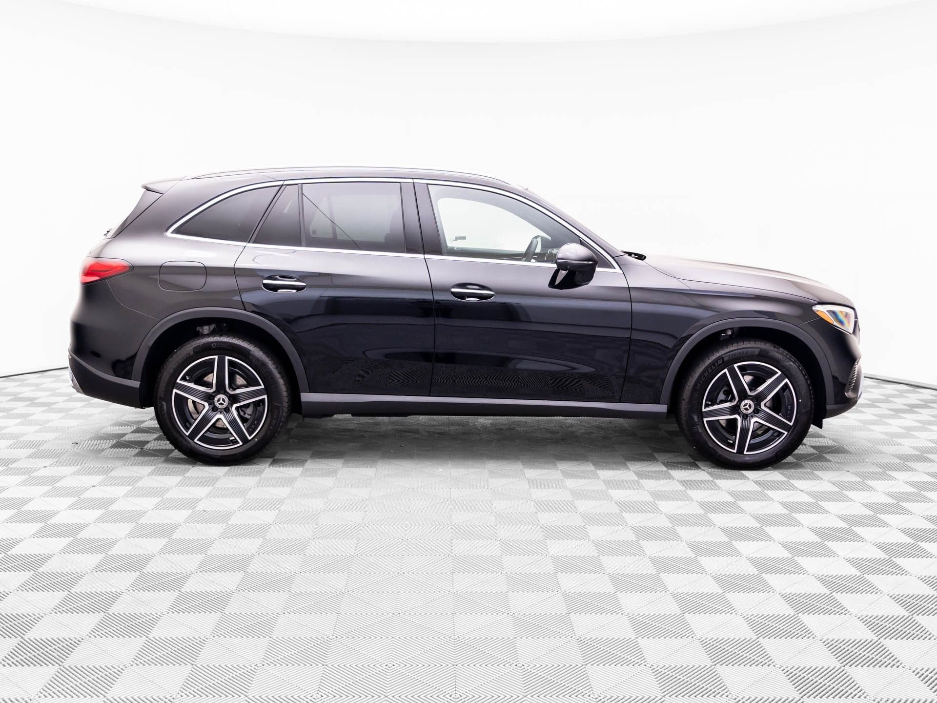 New 2027 Black Mercedes-Benz GLC 300 image 6