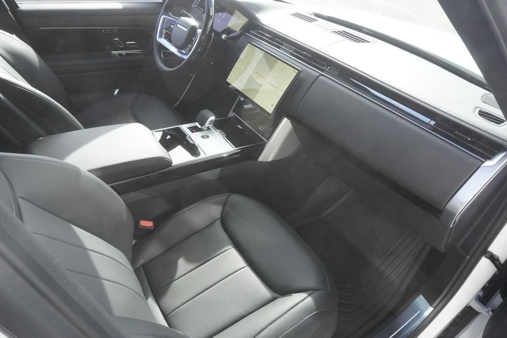 New 2026 Fuji White Land Rover SE image 22