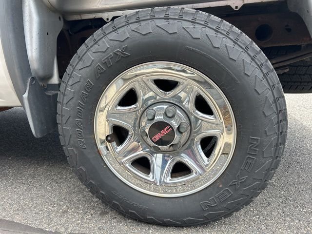 Used 2015 Silver GMC Base image 7