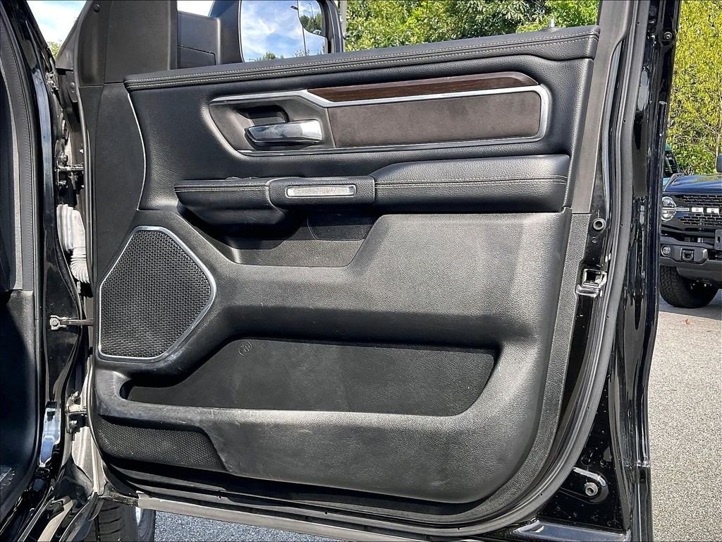 Used 2022 Diamond Black Crystal Pearlcoat Ram Laramie image 11