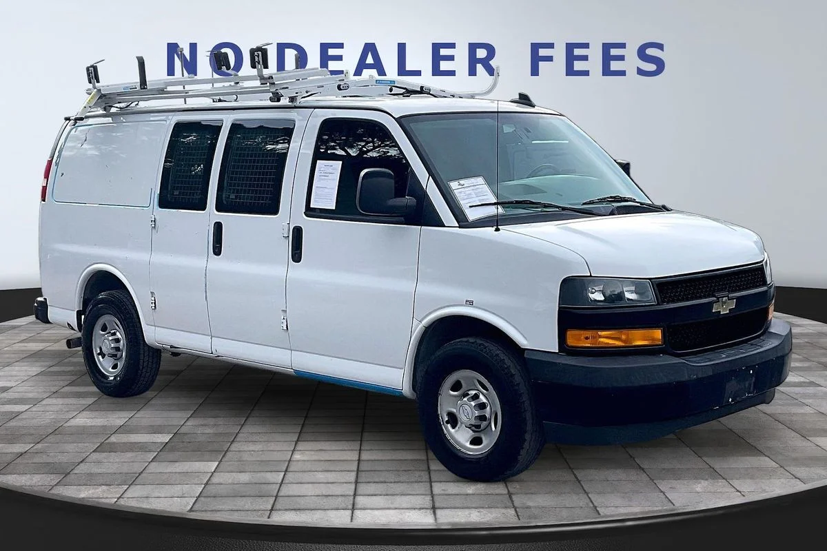 Used 2018  Chevrolet Work Van image 3