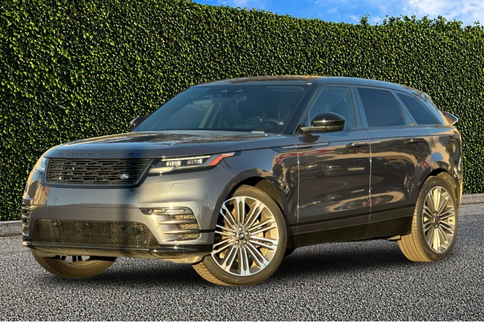 New 2024 Varesine Blue Land Rover Dynamic HSE image 2