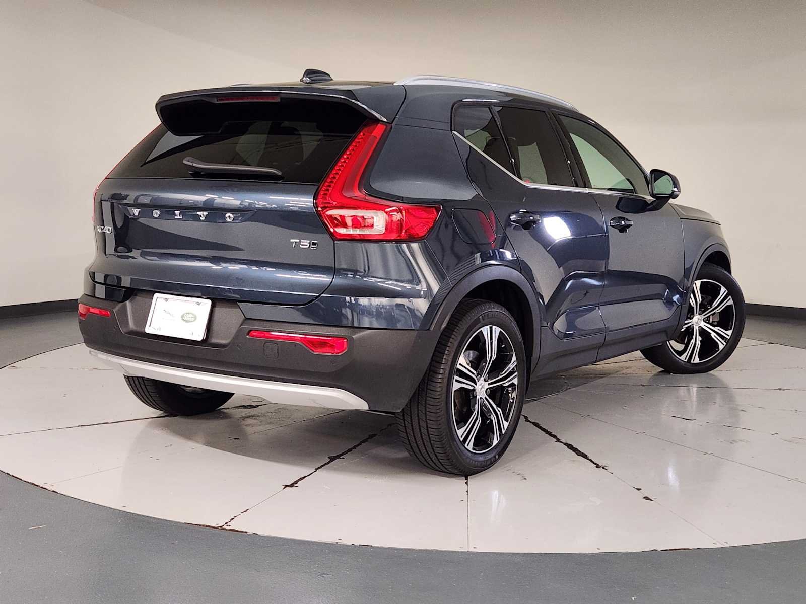 Used 2021 Denim Blue Metallic Volvo Inscription image 2