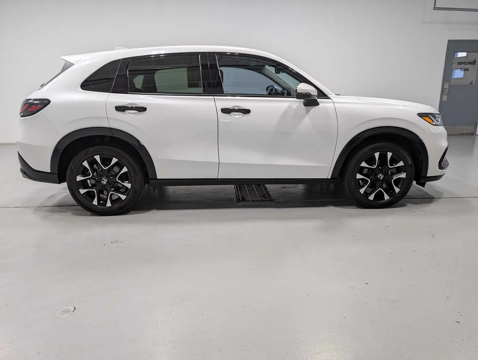 Certified Used 2026 Platinum White Pearl Honda AWD EX-L image 4