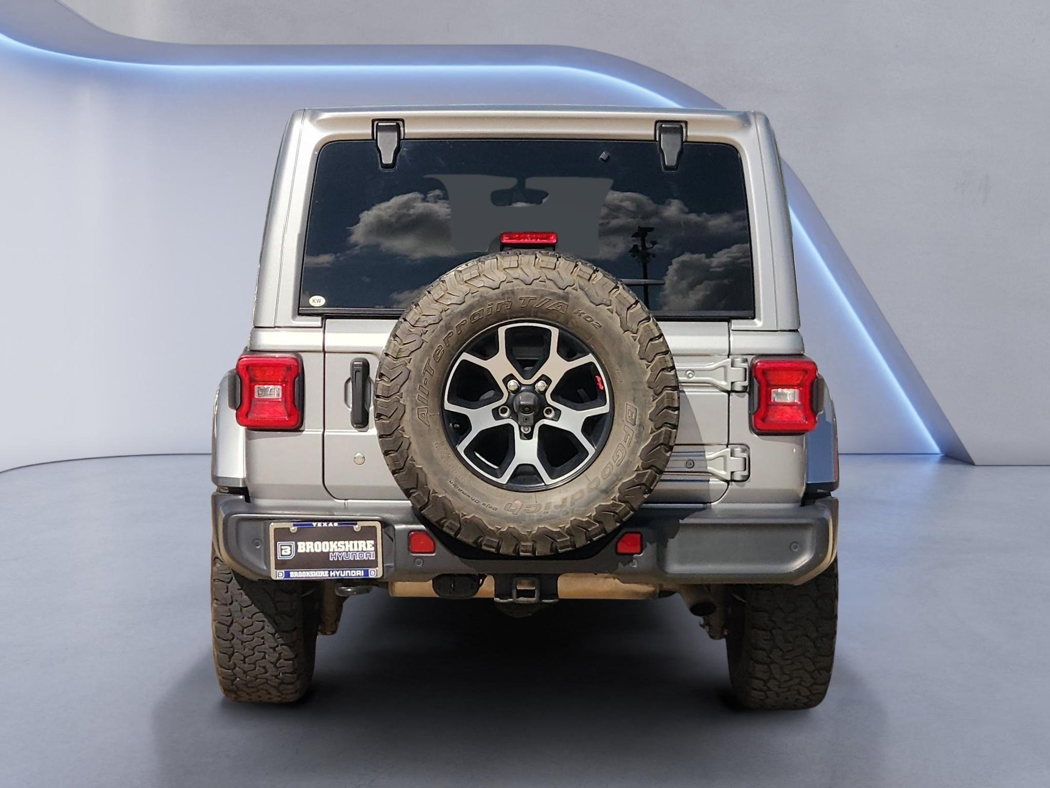 Used 2018 Billet Silver Metallic Clearcoat Jeep Sahara image 7