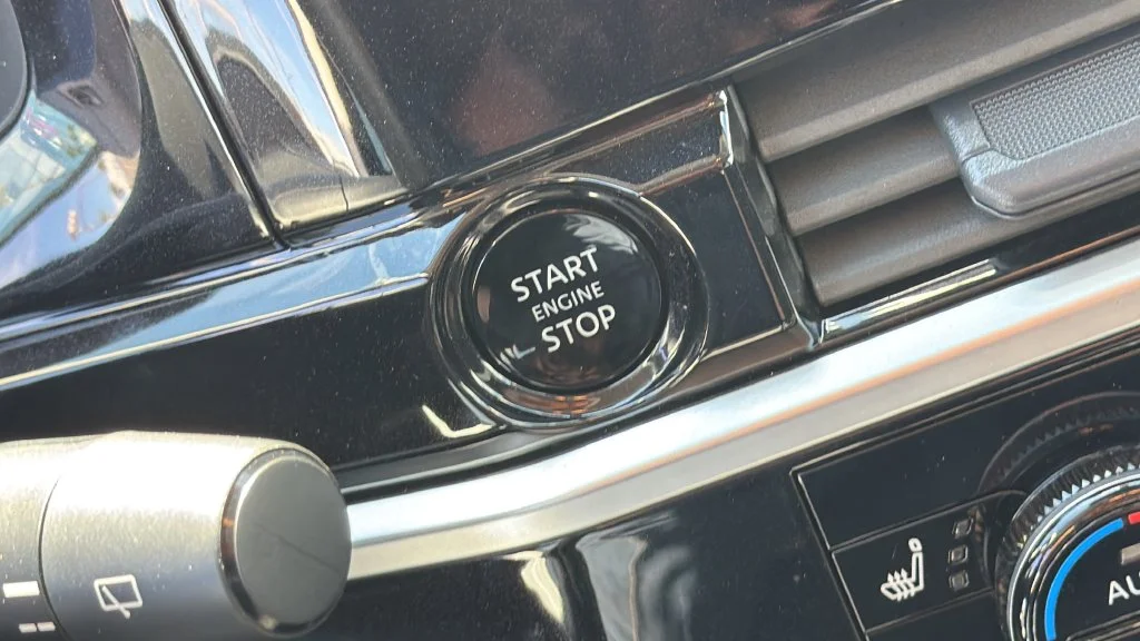 Used 2025 White Nissan SV image 33