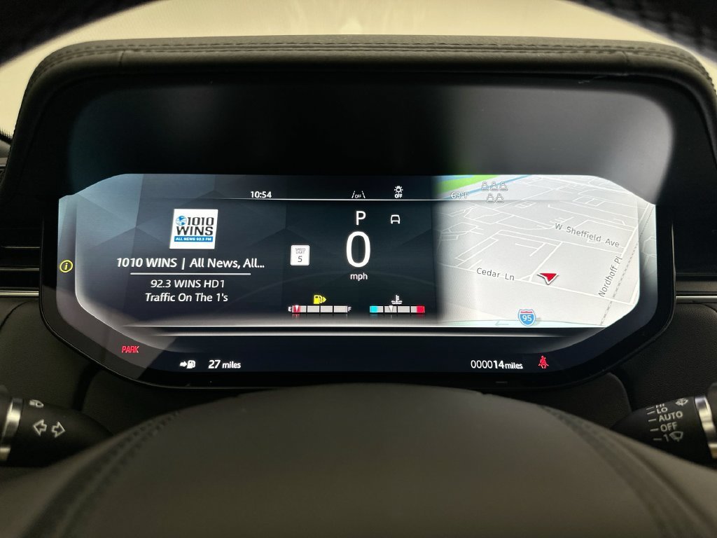 New 2027 Fuji White Land Rover SE image 15