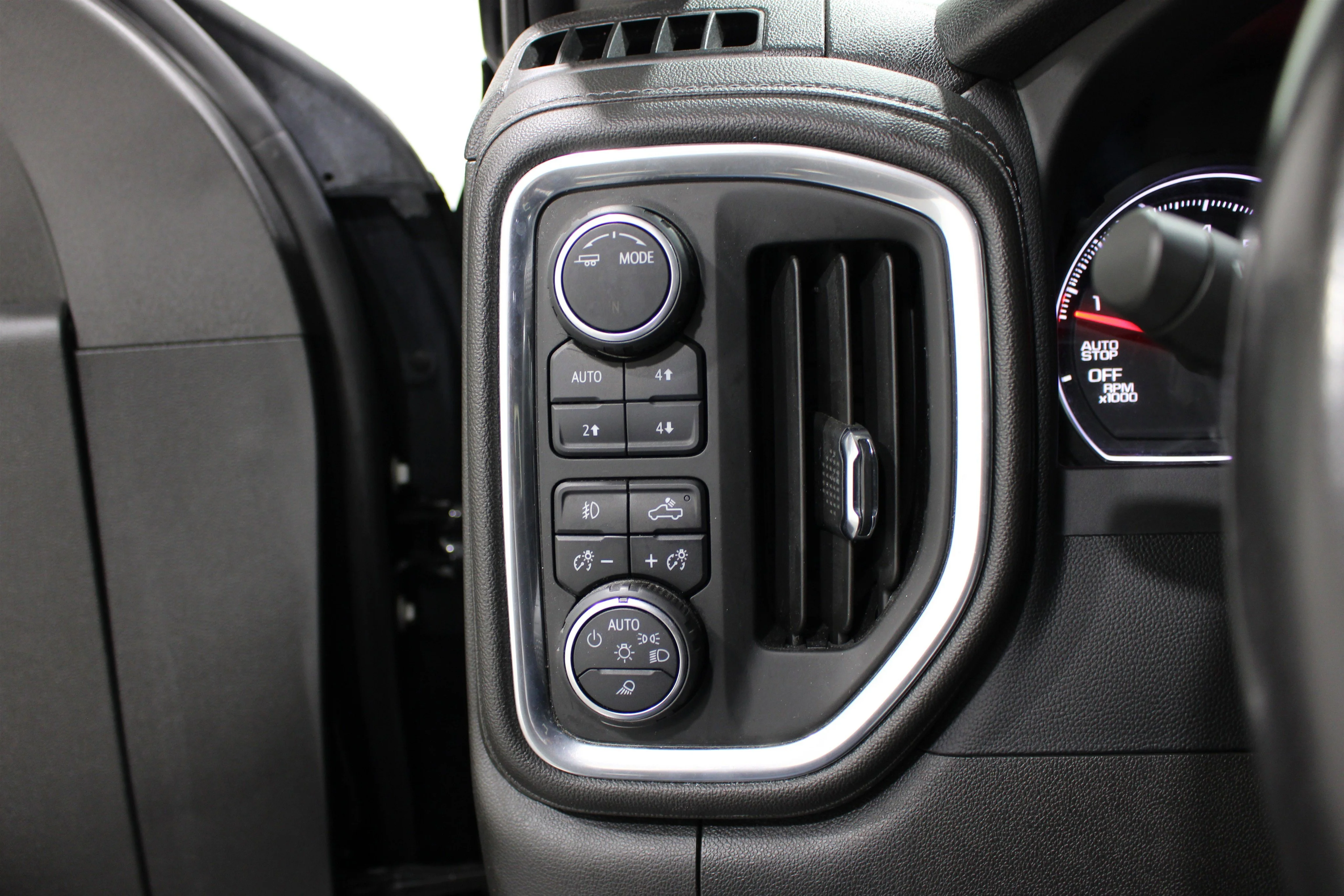 Used 2022 Black Chevrolet RST image 8