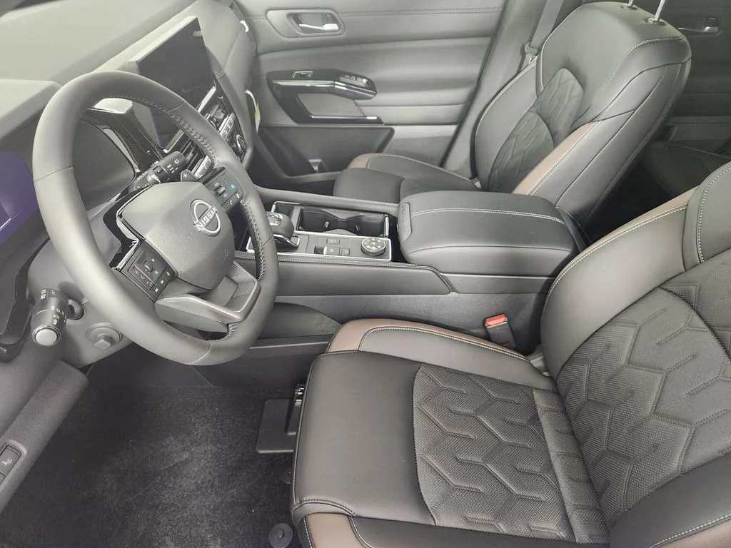 New 2026 White Nissan Platinum image 9