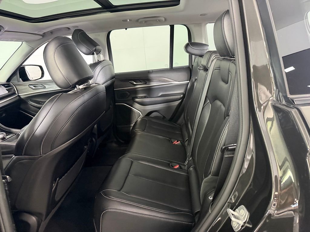 Used 2024 Pearlcoat Jeep Anniversary Edition 4xe image 25