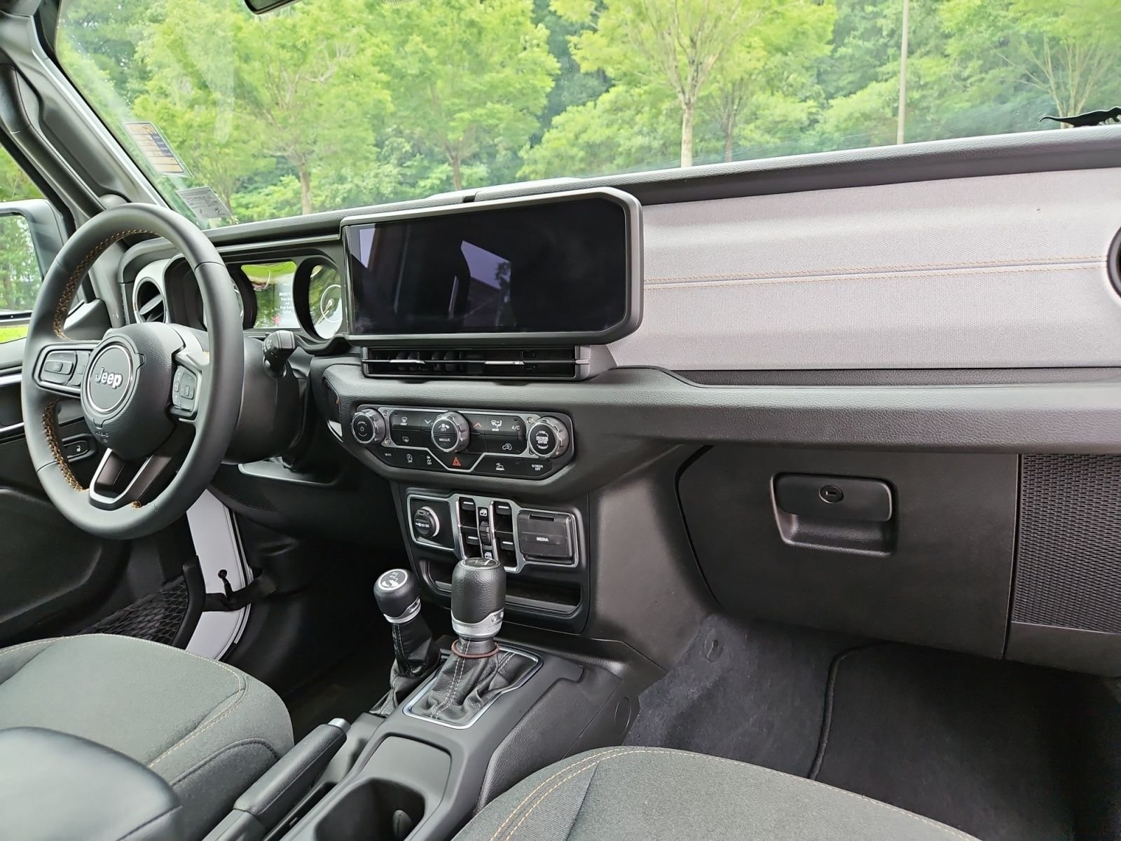 Used 2024 White Jeep Sport S image 16