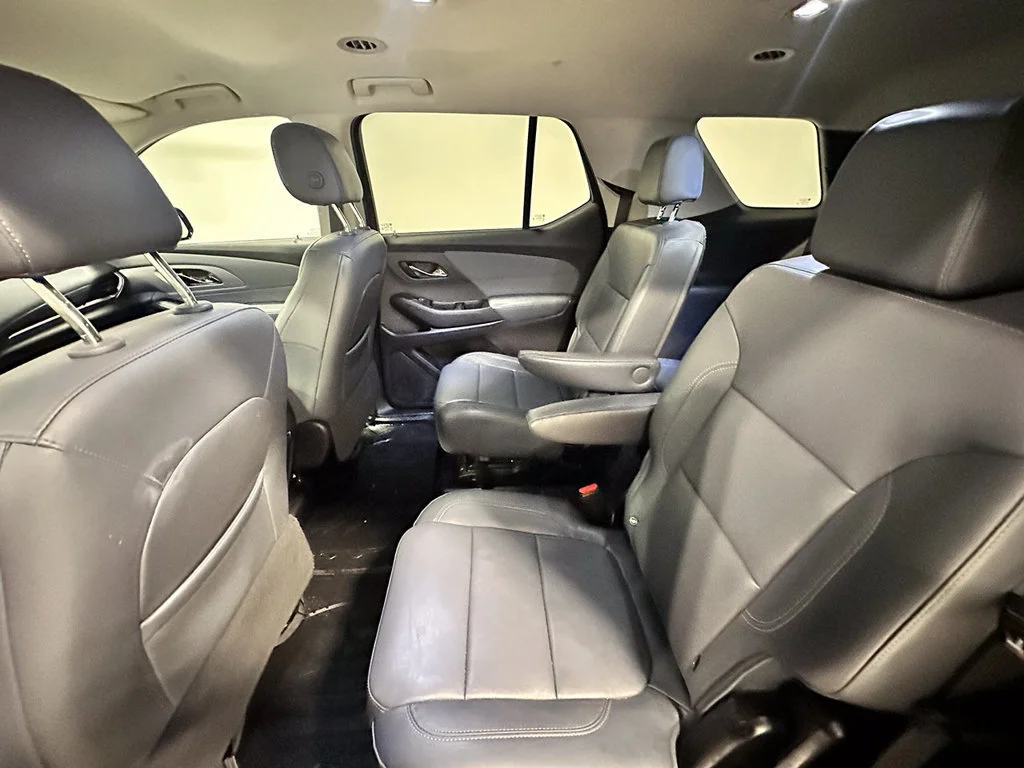 Used 2020 GRAPHITE METALLIC Chevrolet LT Leather image 18