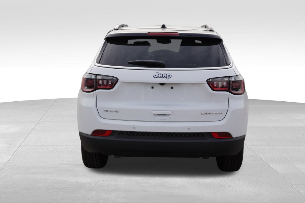 New 2026 Bright White Clear-Coat Exterior Paint Jeep Limited image 4