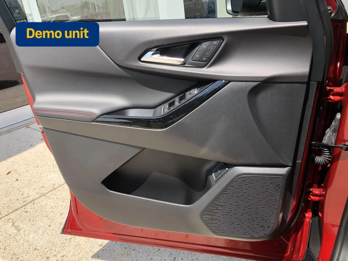 Used 2027 Red Chevrolet Awd 4dr Rs image 19