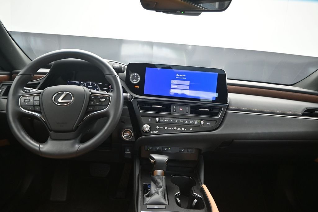 Used 2024 White Lexus 350 image 19
