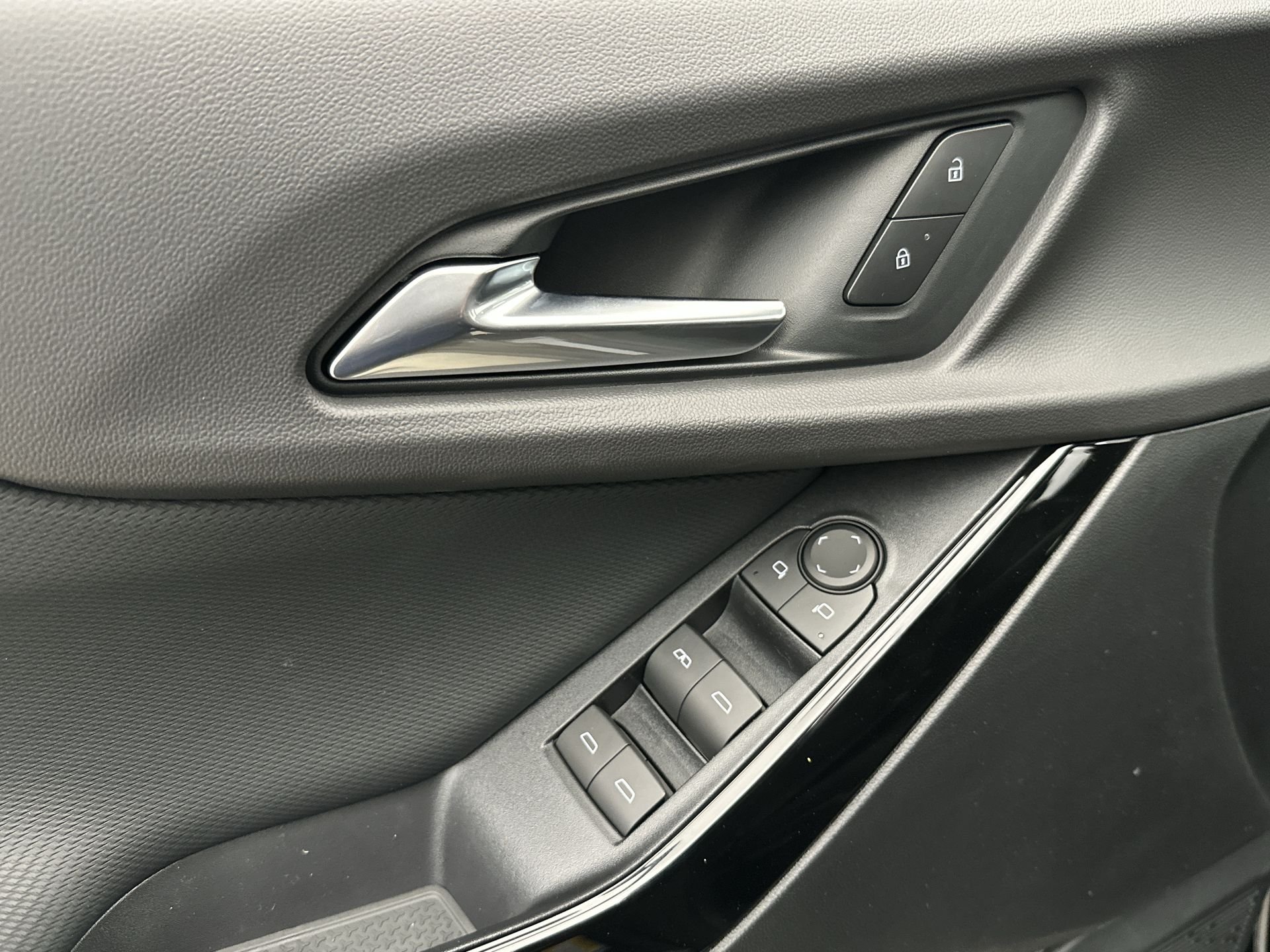 2027 Chevrolet Equinox LT - Photo 65