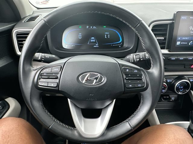 2025 Hyundai Venue SEL - Photo 28