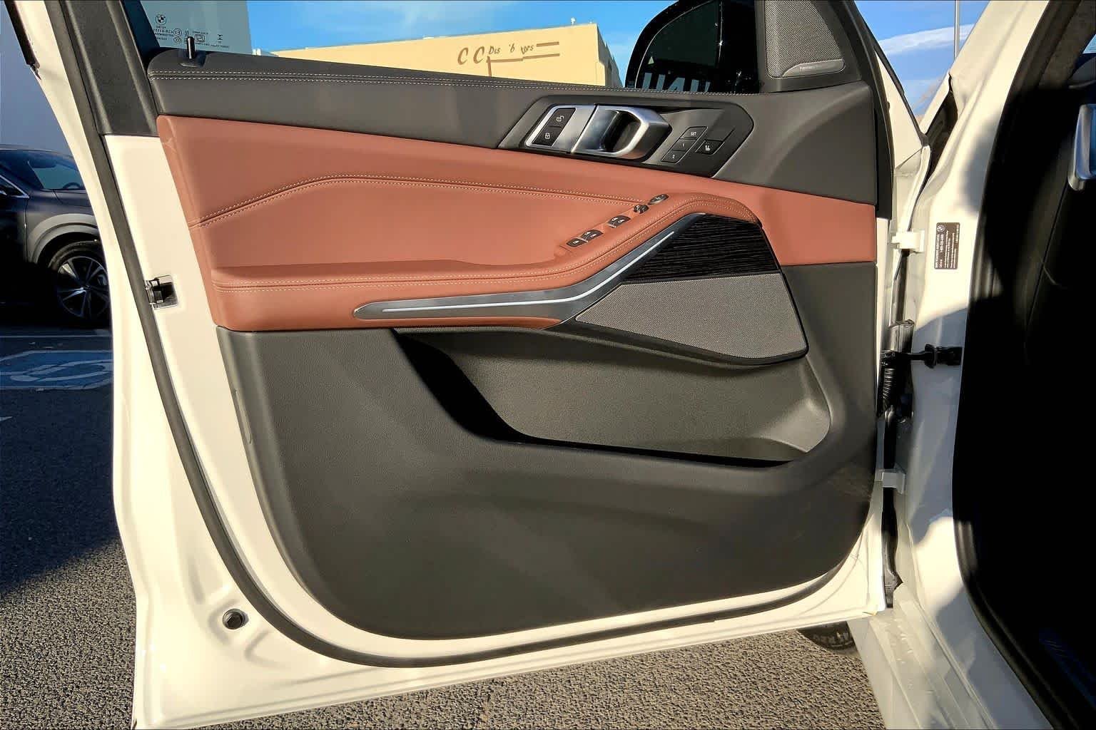 New 2026 Alpine White BMW xDrive40i image 10