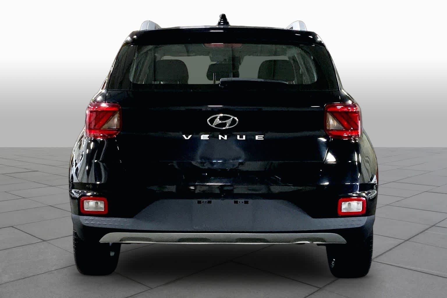 Used 2022 Black Noir Pearl Hyundai SEL image 5