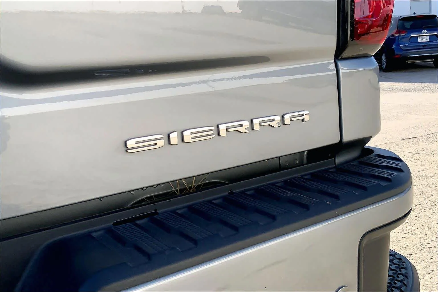 Used 2025 Sterling Metallic GMC Denali image 31
