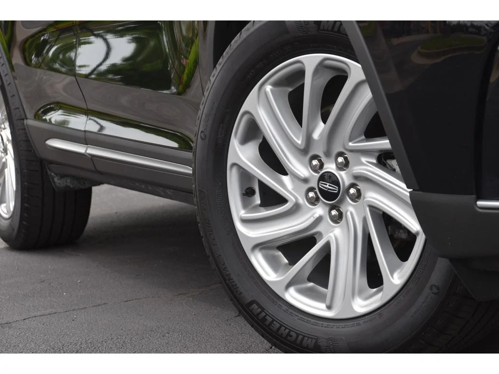 Used 2025 Infinite Black Metallic Clearcoat Lincoln Premiere image 10