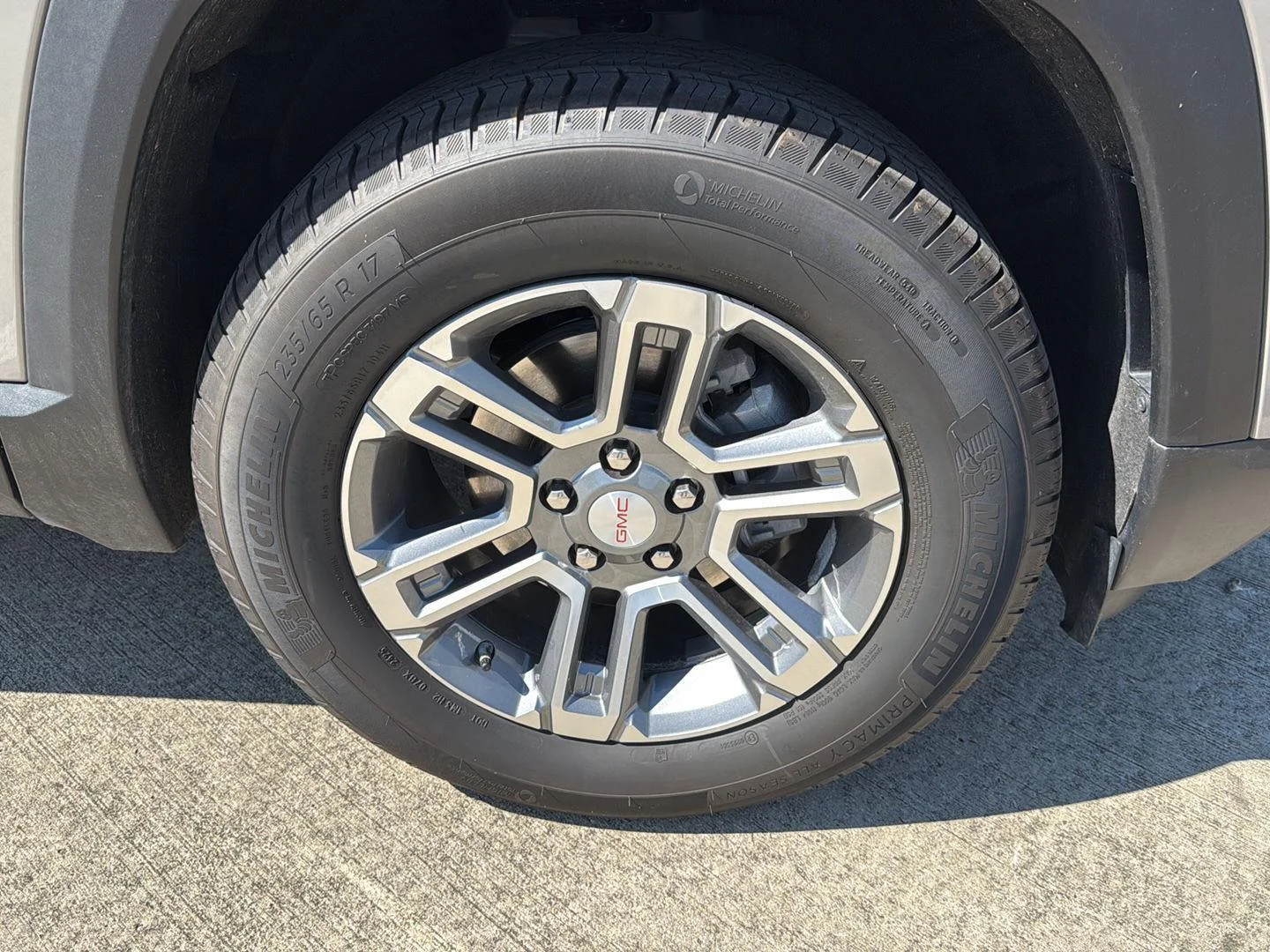 Used 2026 Riverstone Metallic GMC FWD Elevation image 14