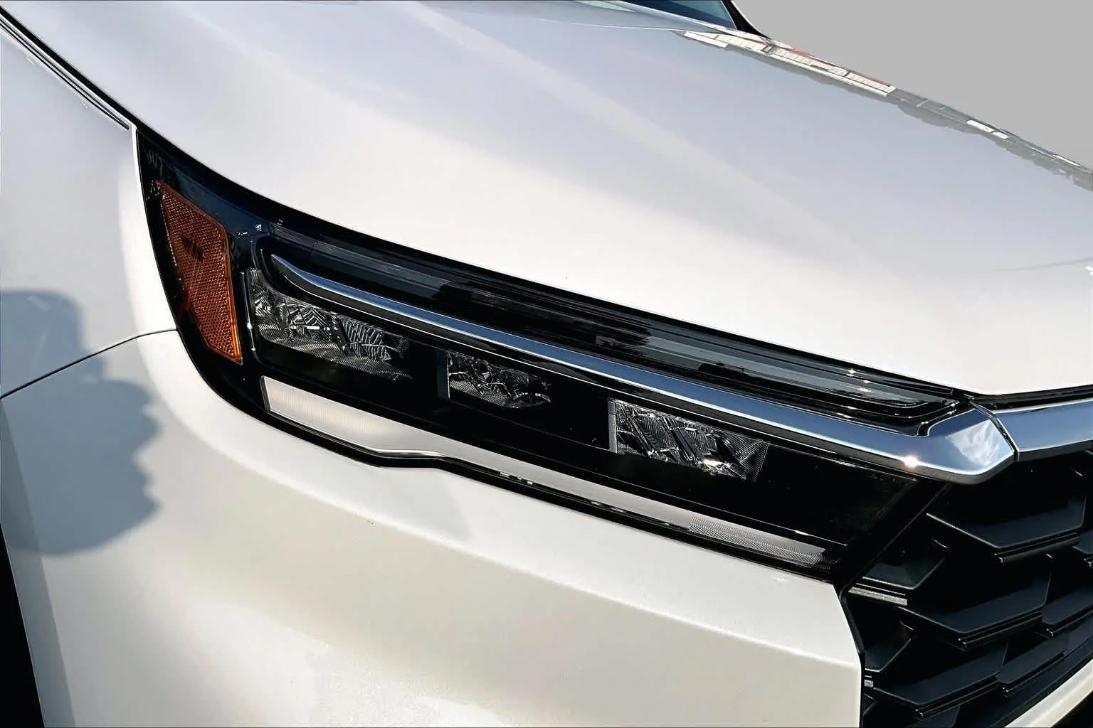 Used 2025 Platinum White Pearl Honda EX-L image 28