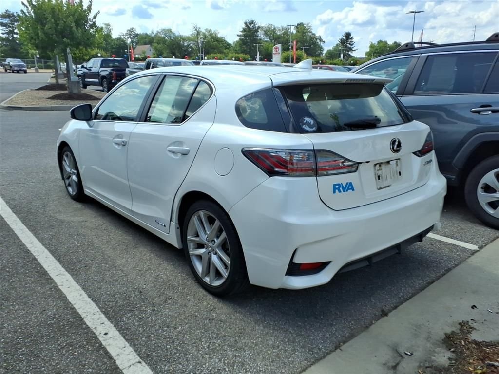 Used 2015 White Lexus 200h image 3