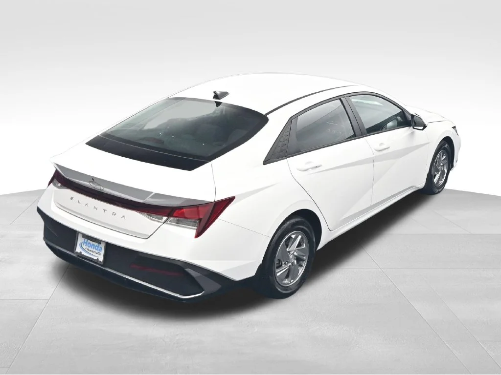 Used 2024 White Hyundai SE image 37