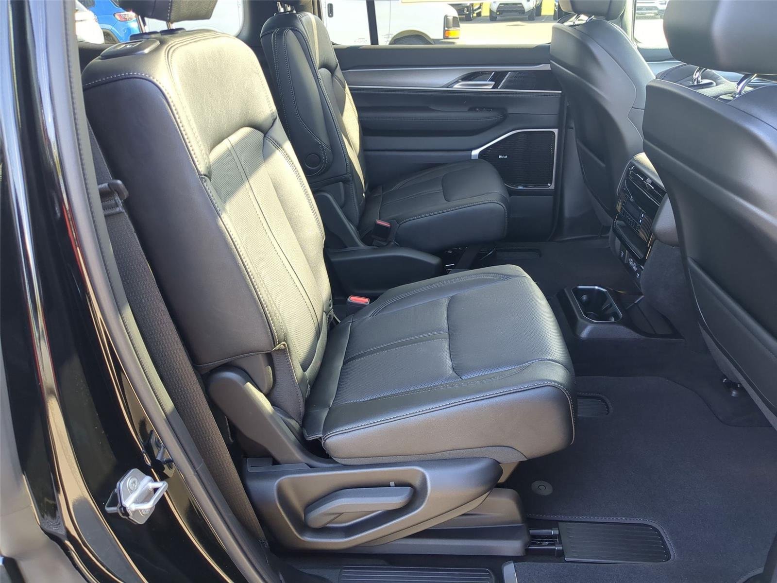 New 2026 High Gloss Black Exterior Paint Jeep Limited Altitude image 31