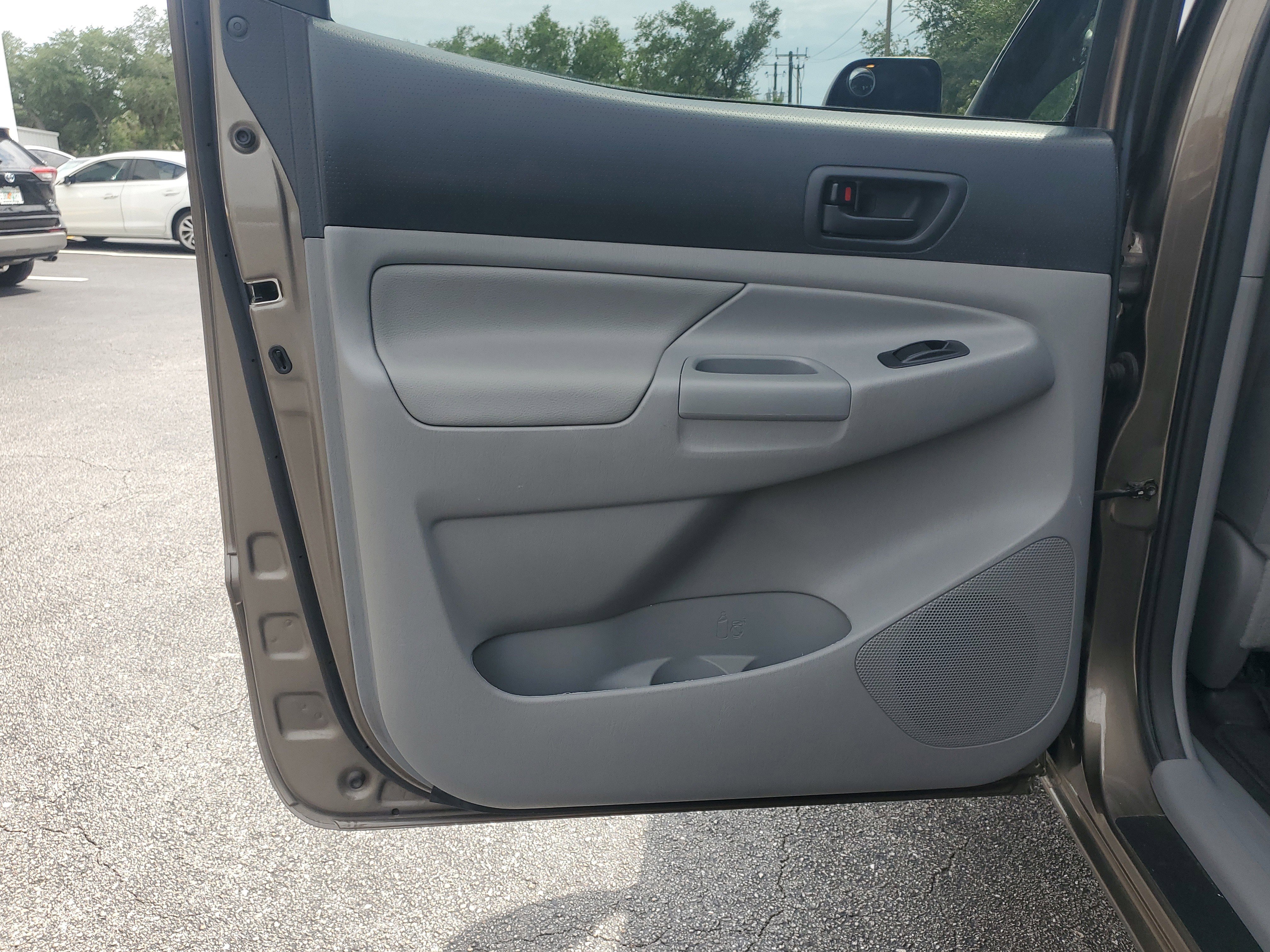 Used 2015 Pyrite Mica Toyota Base image 11