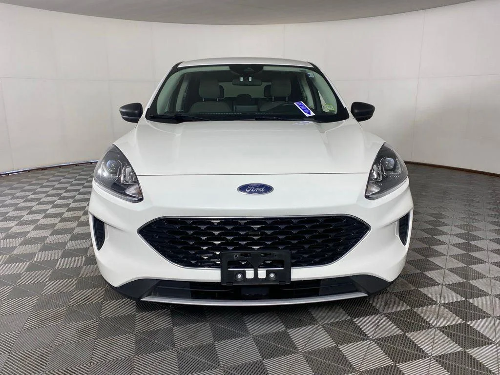 Used 2022 White Metallic Ford SE image 2