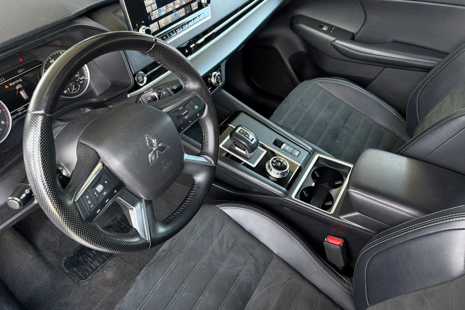 Used 2024  Mitsubishi SE image 12