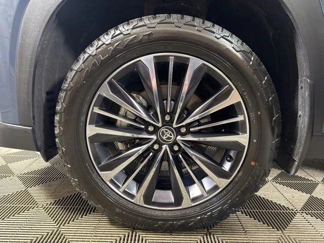 Used 2024 Cloud Toyota MAX Platinum image 10