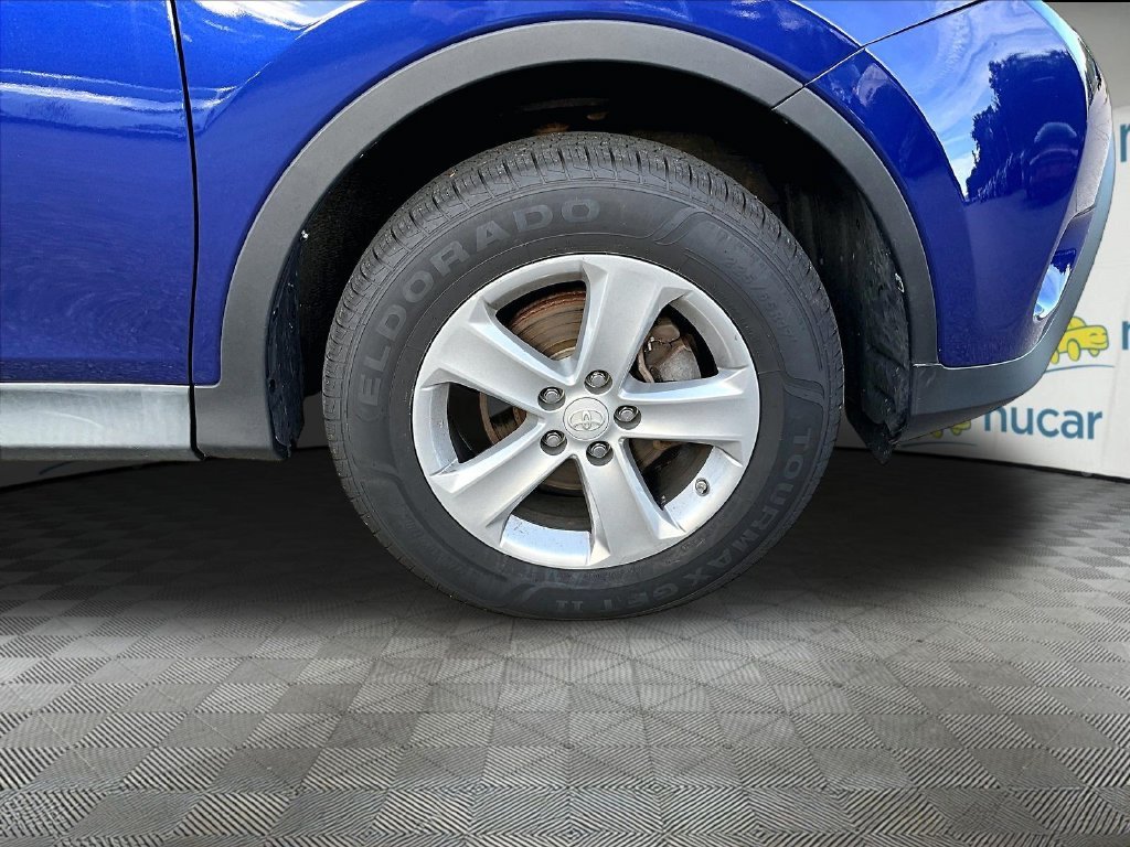 Used 2014 Blue Toyota XLE image 7