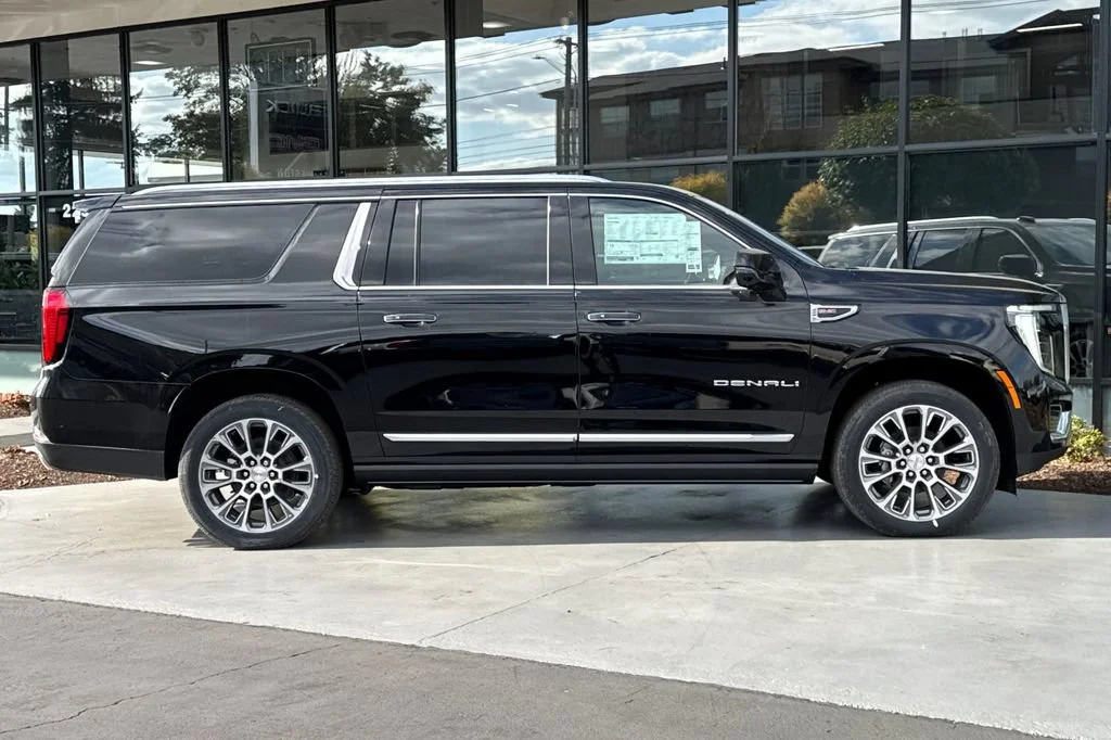 2026 GMC Yukon XL Denali - Photo 3