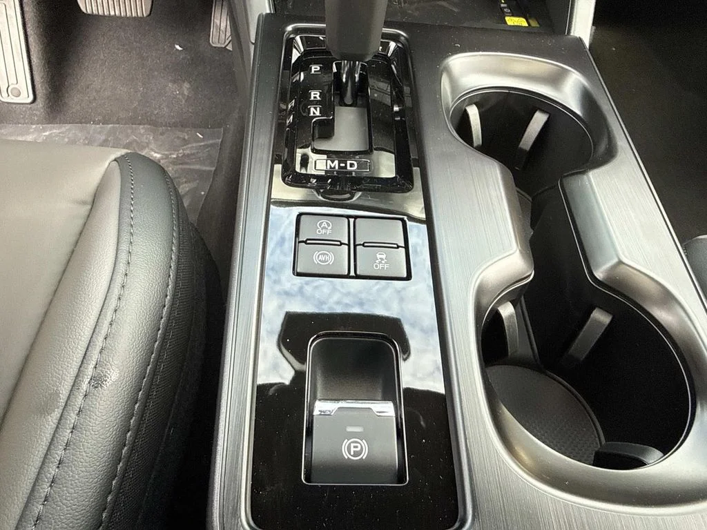 New 2026 CRYSTAL WHITE PEARL Subaru Premium image 33