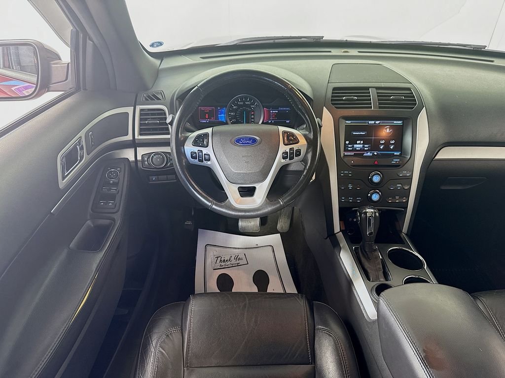 Used 2013 Ruby Red Metallic Tinted Clearcoat Ford XLT image 3