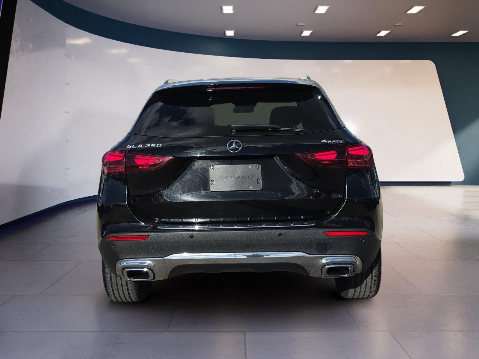 Used 2025 Night Black Mercedes-Benz GLA 250 image 4